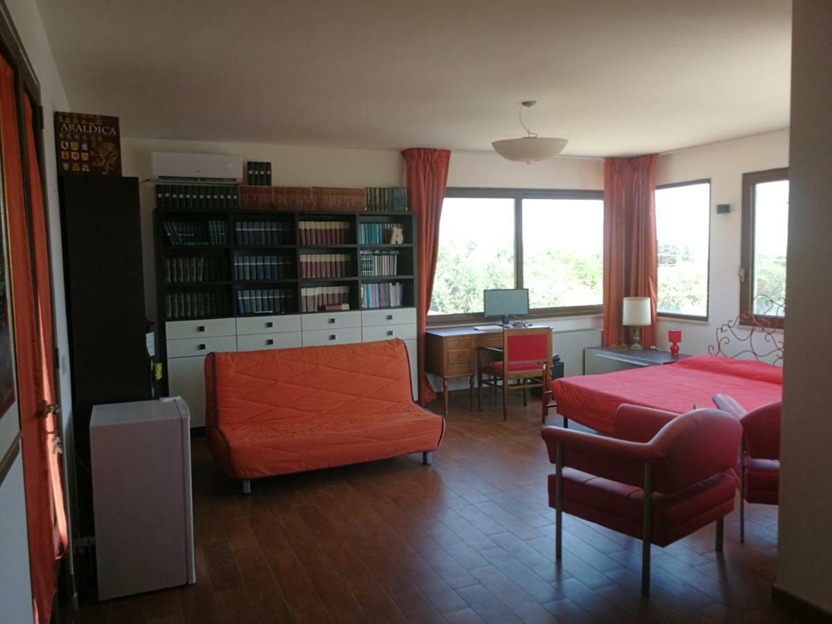 Il Giardino Degli Ulivi Bed & Breakfast กาลาตีนา ภายนอก รูปภาพ