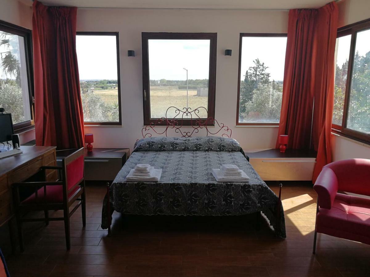 Il Giardino Degli Ulivi Bed & Breakfast กาลาตีนา ภายนอก รูปภาพ
