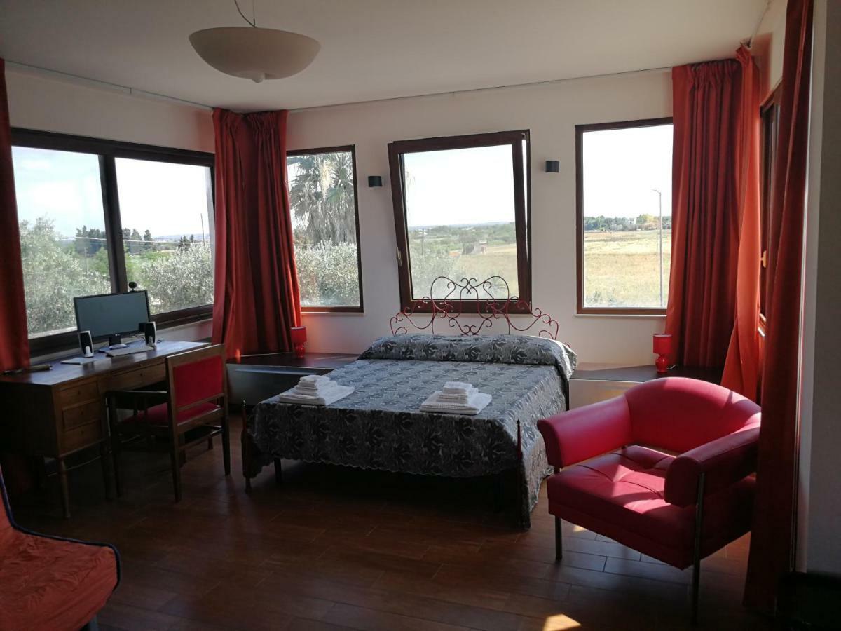 Il Giardino Degli Ulivi Bed & Breakfast กาลาตีนา ภายนอก รูปภาพ